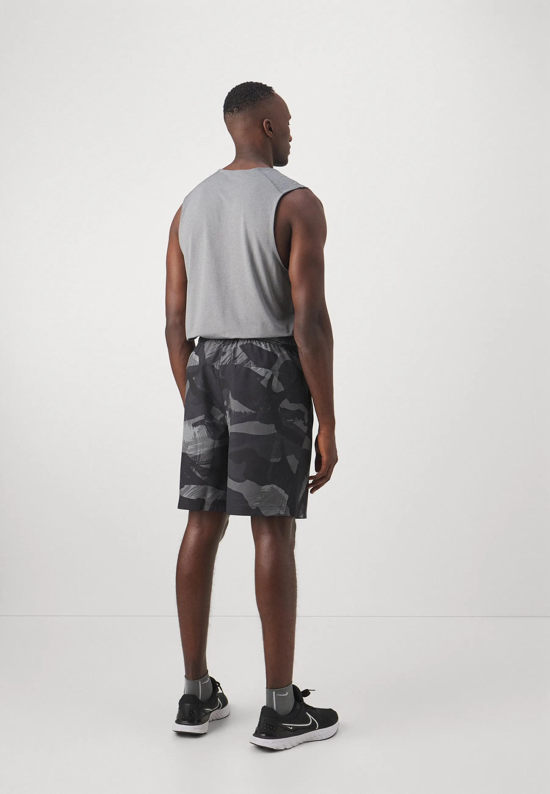 Sporty Camo Form Shorts